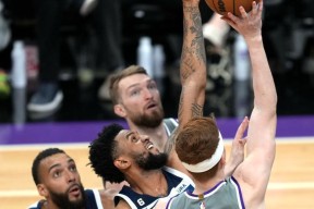 爱游戏-金州勇士vs萨克拉门托国王