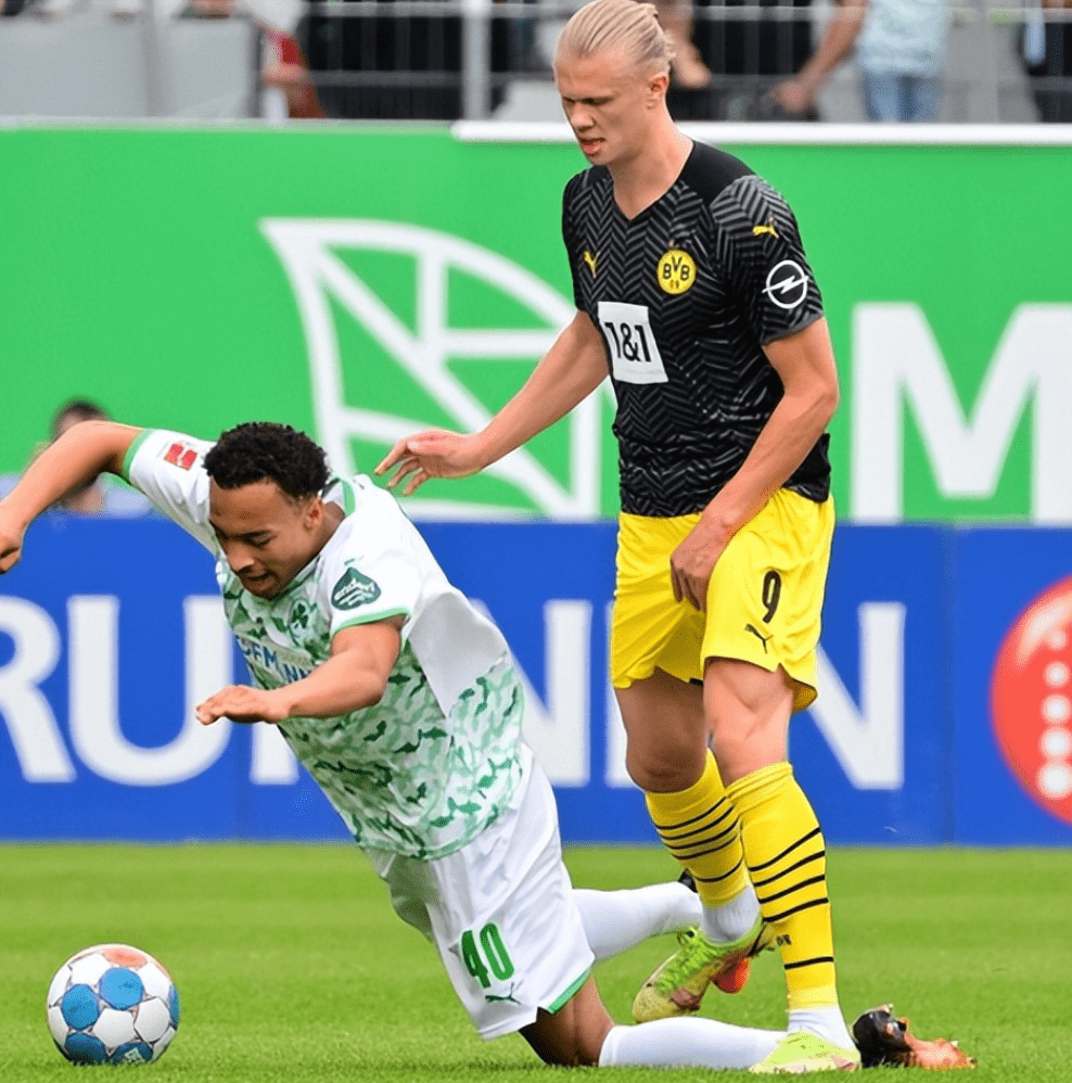 这也行？武汉三镇迎法国杯关键赛关键时刻勒沃库森调整名单以备欧冠，Rookie在掘金比赛中比分优势明显的简单介绍